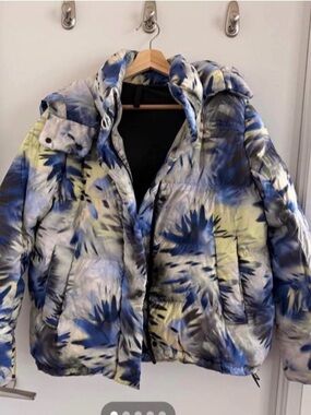 lululemon athletica Blue, Yellow & Gray Abstract Puffer Jacket